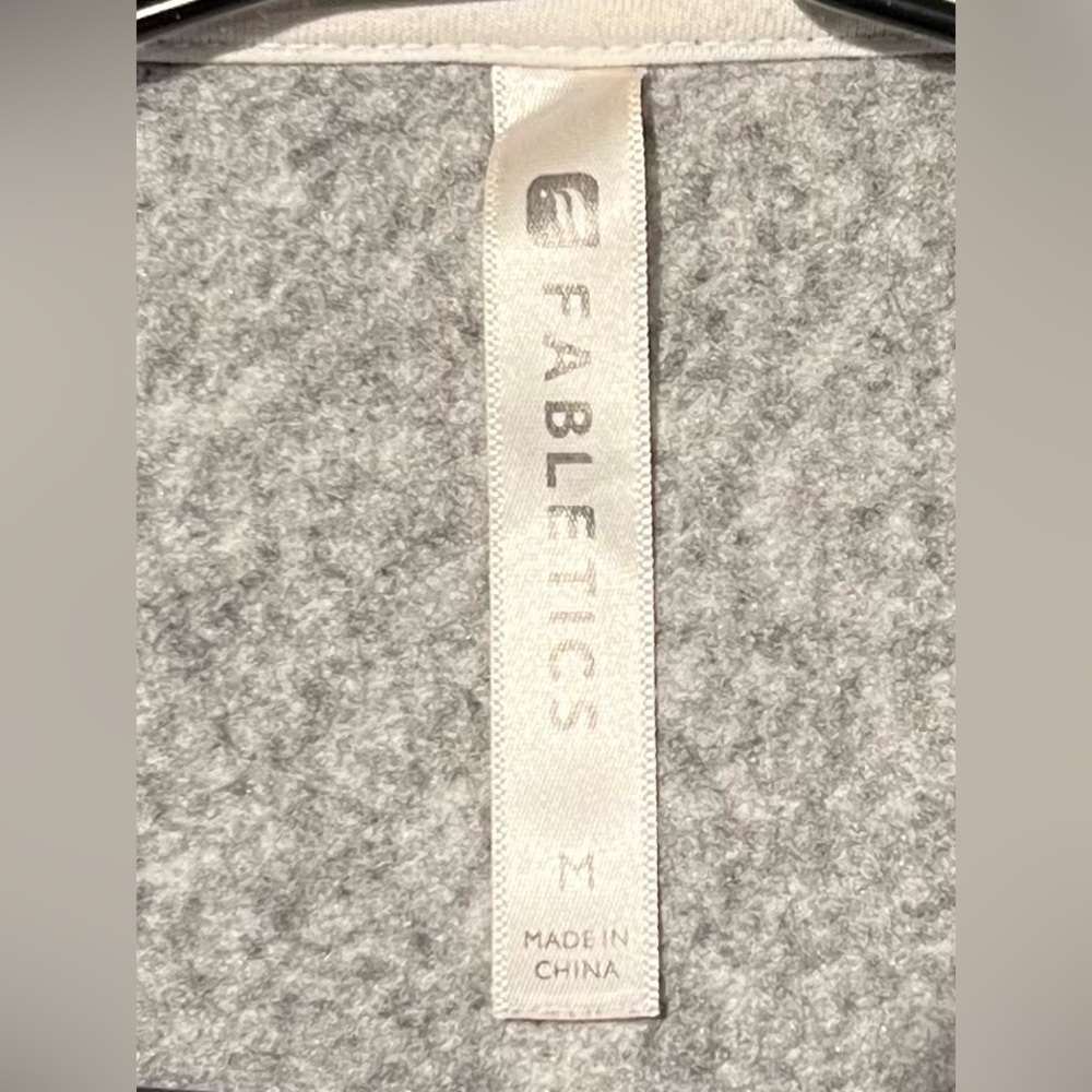 Fabletics 1/4 Zip Pullover. Gray. Size M - image 5